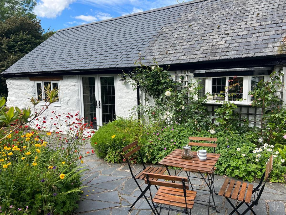 Beautiful Ancient Stone Cottage, Local Walks & Pub! Conwy Eksteriør bilde