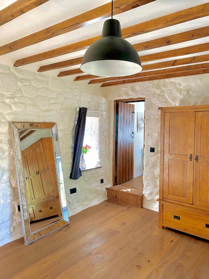 Beautiful Ancient Stone Cottage, Local Walks & Pub! Conwy Eksteriør bilde